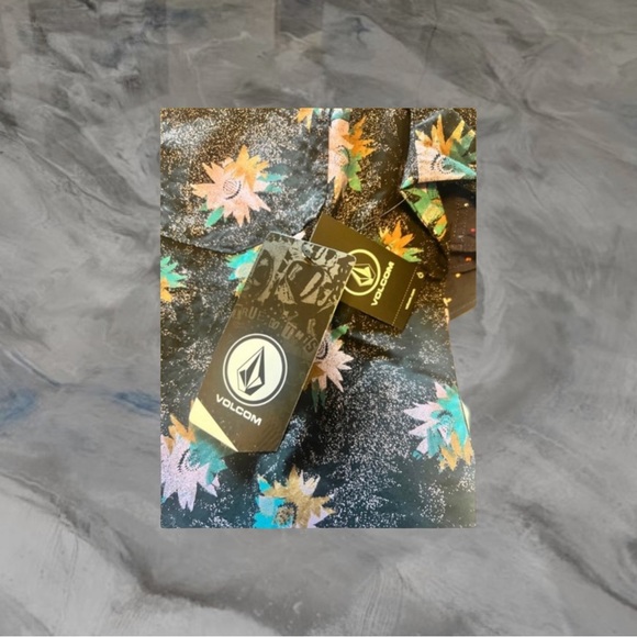 NWT Volcom Modern Fit All Over Print Pattern Button-Up Shirt Men - Picture 6 of 7